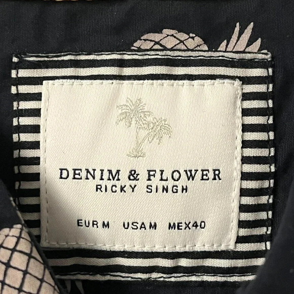 Men’s Denim & Flower Button Down Shirt Size Medium - Picture 3 of 7